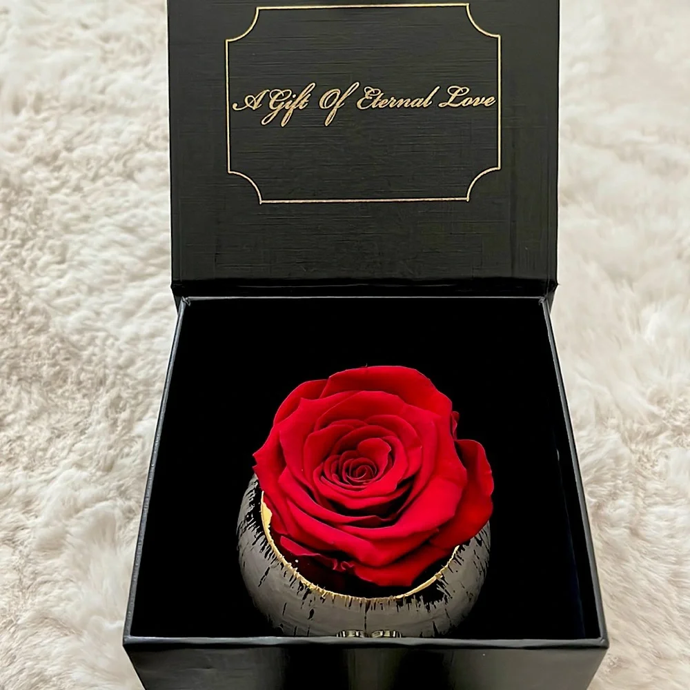 Eternal Roses Gift Box - Picture 1 of 3